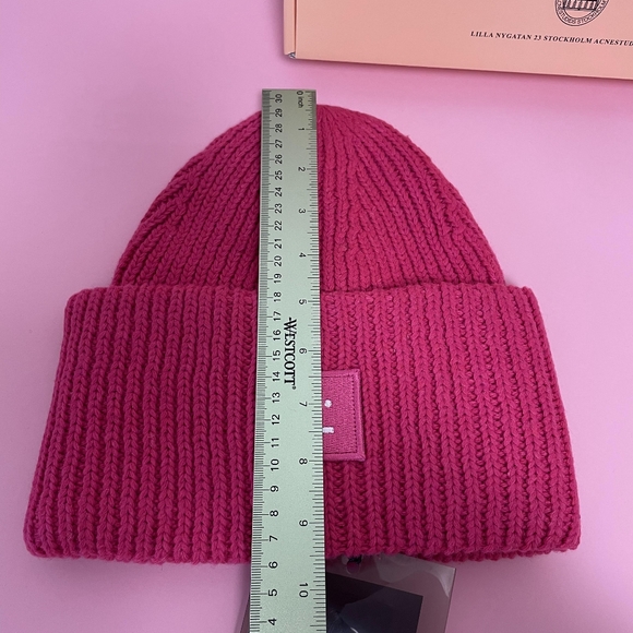 Complete Your Winter Look with a Pink Beanie and Acne Beauty Essentials - Picture 11 of 16
